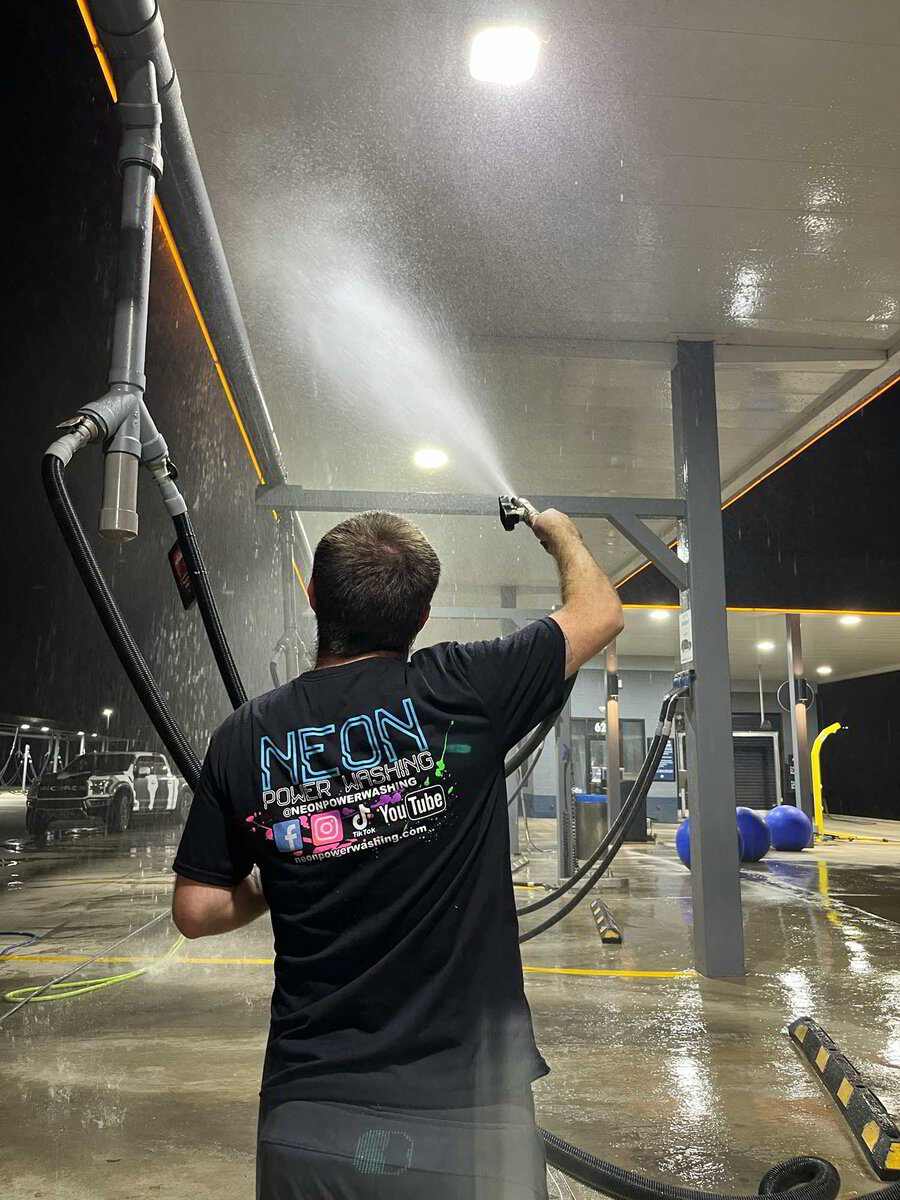 Neon Power Washing crew at work